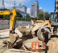 大鸡巴操逼视频免费看高温下的坚守｜道路建设者用汗水铺就畅通路